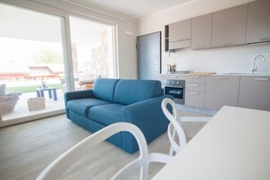 Apartamento ejecutivo (MAISON DU LAC A) | Zona de estar | Una televisión de pantalla plana