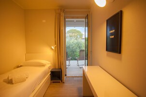 Apartamento ejecutivo (MAISON DU LAC D) | 2 dormitorios, decoración individual, mobiliario individual