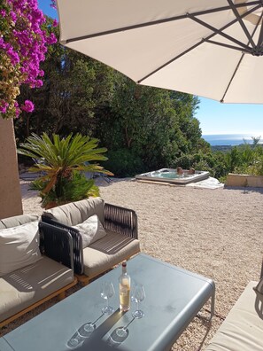 Terrace/patio - Quiet villa with open sea view - saltwater pool & heated jacuzzi facing the sea (La Croix-Valmer)