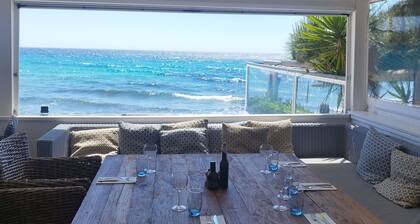 Quiet villa with open sea view - saltwater pool & heated jacuzzi facing the sea