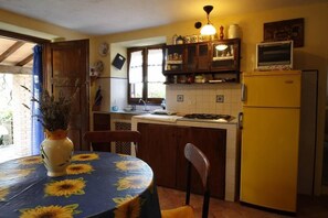 Microonde, forno, piano cottura, lavastoviglie