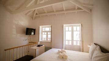 Monolocale Design, 1 letto matrimoniale, non fumatori (3) | Ferro/asse da stiro, Wi-Fi gratuito, lenzuola