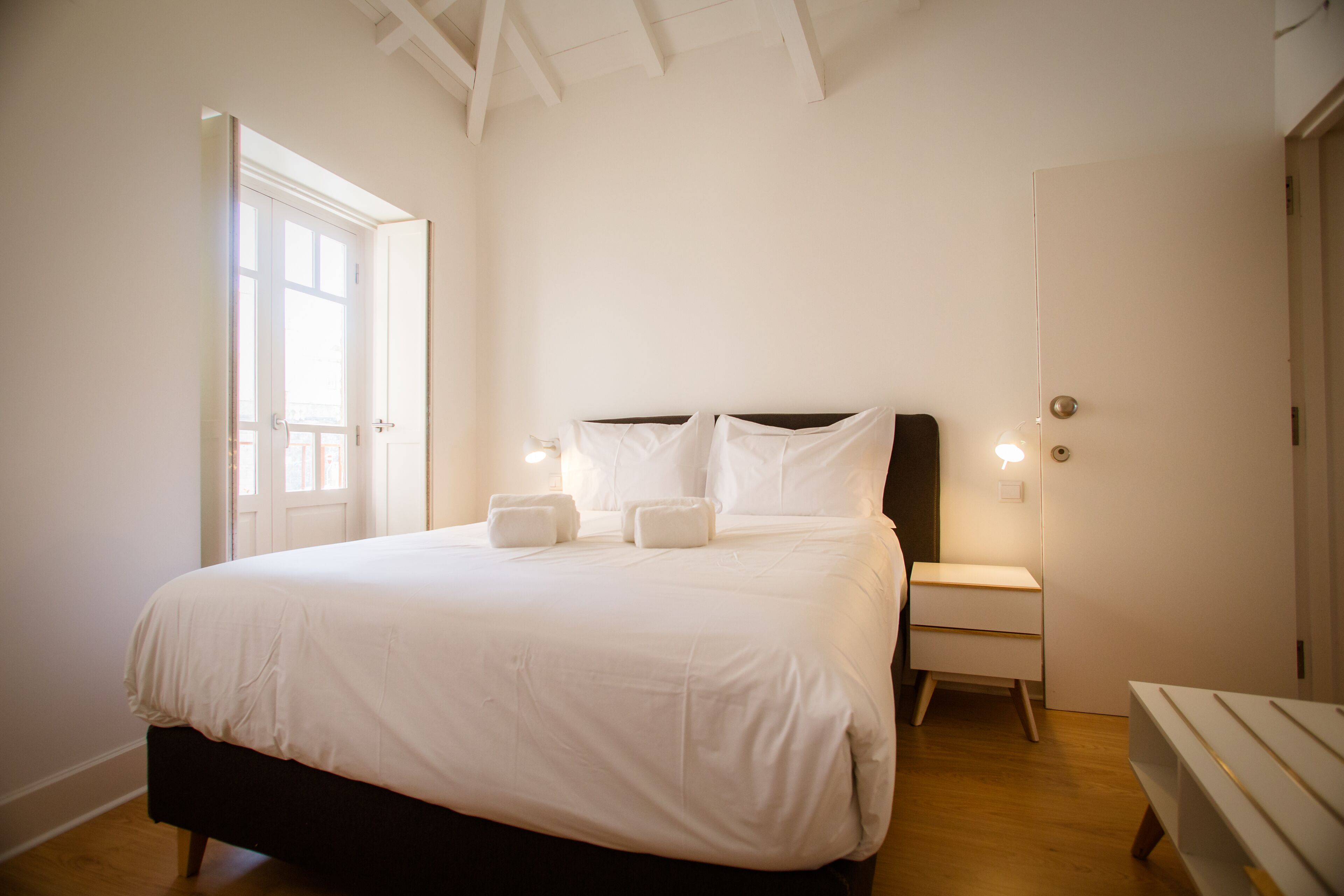 مكواة/لوح كي وواي فاي مجانًا وملاءات أسرّة