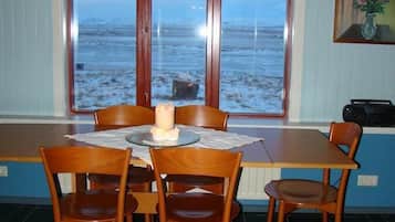 Cottage, 2 Bedrooms (Cosy) | In-room dining