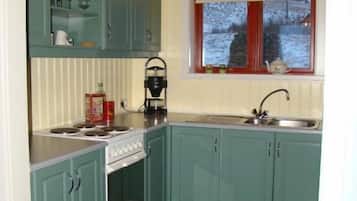 Cottage, 2 Bedrooms (Cosy) | Private kitchen | Full-sized fridge, microwave, stovetop, coffee/tea maker