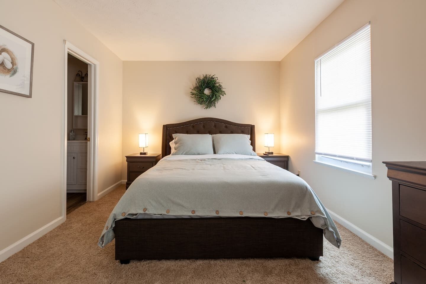 2 多间卧室、办公桌、熨斗/熨衣板、WiFi