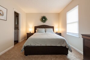 2 habitaciones, escritorio, tabla de planchar con plancha y wifi 