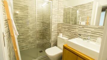 Deluxe Apartment, 1 Bedroom, Terrace (2) | Bathroom | Shower, rainfall showerhead, free toiletries, hair dryer