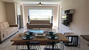 Villa | Essbereich im Zimmer