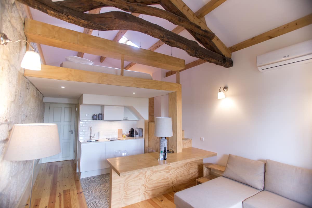 Traditional Apartment, 1 Bedroom | Living room | 32-inch flat-screen TV with cable channels, TV