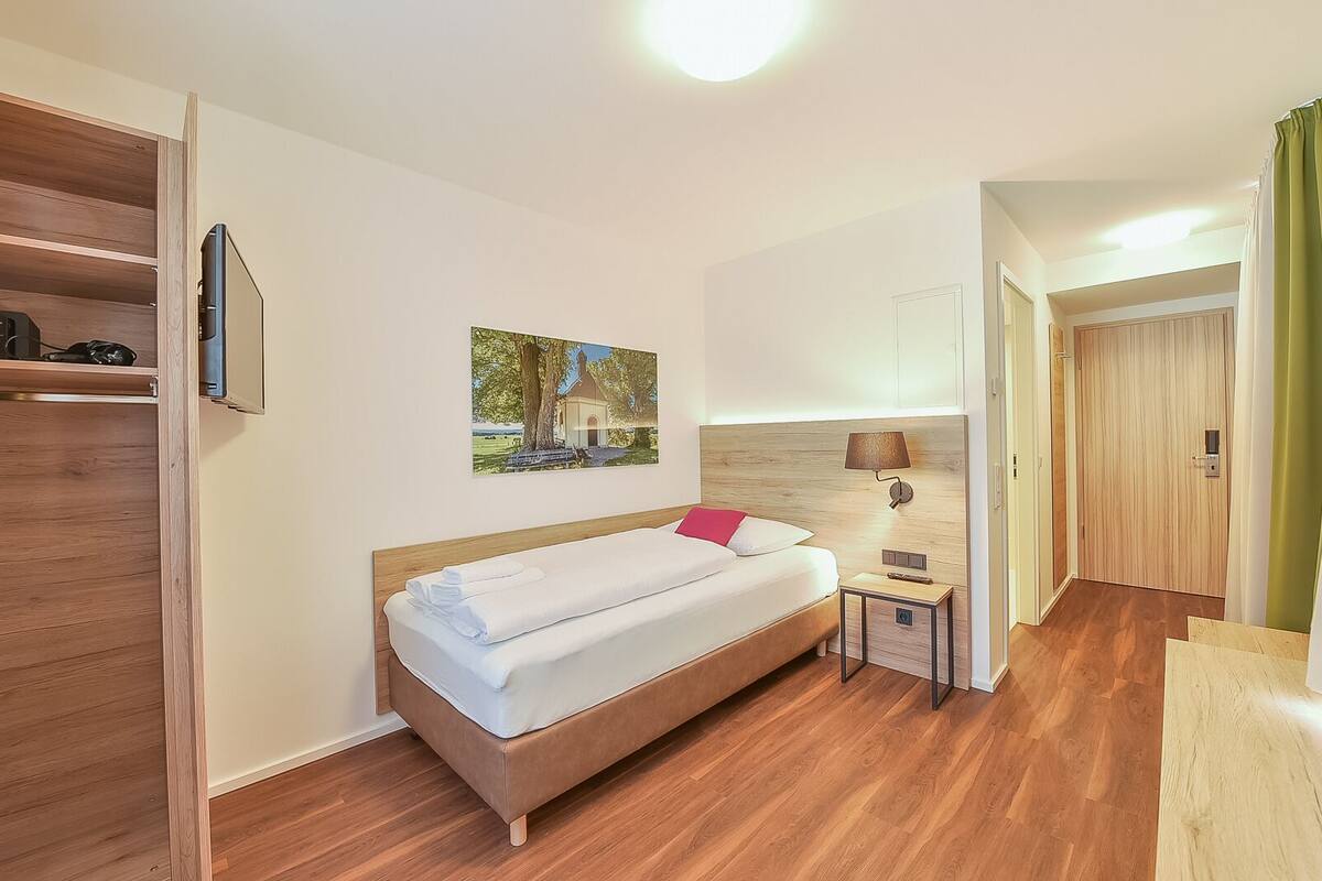 Single Room | Hypo-allergenic bedding, in-room safe, desk, blackout curtains