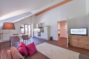 Apartment, 1 Schlafzimmer | Wohnbereich | Flachbildfernseher