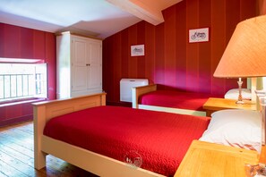 5 عدّة غرف نوم وبديكورات فريدة لكل غرفة وطراز فريد لكل وحدة وستائر تعتيم