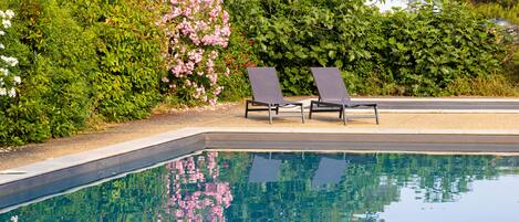 Piscina externa sazonal