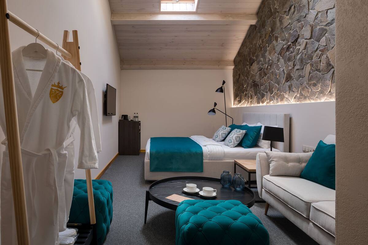 Deluxe Double Room (chalet) | Minibar, desk, iron/ironing board (on request), WiFi (free)