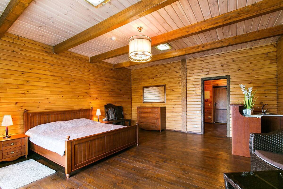 Bungalow | Minibar, desk, iron/ironing board (on request), WiFi (free)