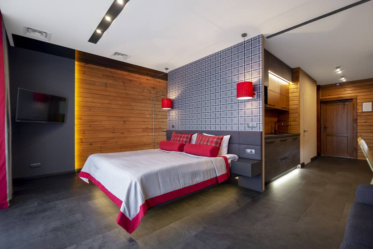 Family Bungalow | Minibar, desk, iron/ironing board (on request), WiFi (free)