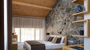 Deluxe Double Room (chalet) | Minibar, desk, iron/ironing board (on request), WiFi (free)