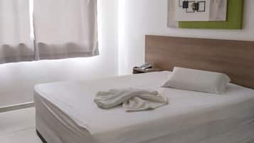Quarto casal | Frigobar, Wi-Fi de cortesia, roupa de cama