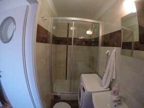Studio | Bathroom