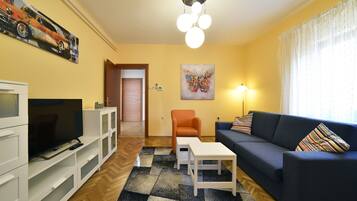 Apartment, 1 Bedroom | Ruang tamu | TV skrin rata, Netflix, perkhidmatan penstriman