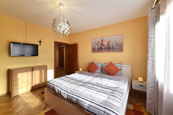 Lägenhet - 1 sovrum | 1 sovrum, strykjärn/strykbräda, gratis extrasängar och gratis wi-fi