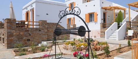 Duplex, Sea View | Courtyard view