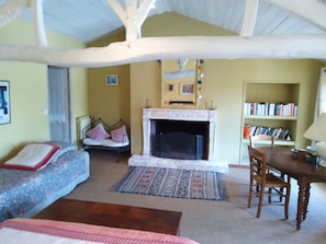 Comfort Triple Room (Capri) | Free WiFi, bed sheets - Les Hôtes du Paradis (Forges)