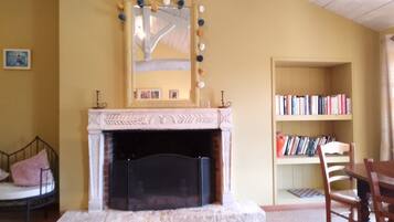 Comfort Triple Room (Capri) | Free WiFi, bed sheets