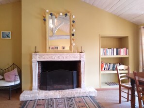 Comfort Triple Room (Capri) | Free WiFi, bed sheets - Les Hôtes du Paradis (Forges)