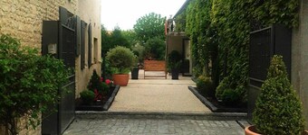 Les Hôtes du Paradis