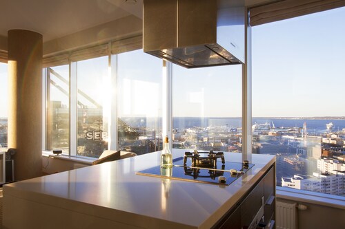 Skyscraper apartment with spectacular view!