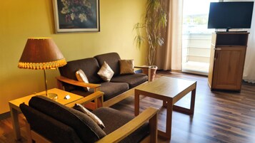 Deluxe Double Room, Balcony | Minibar, individually decorated, individually furnished, desk