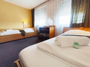 Standard Double or Twin Room, 2 Single Beds, Non Smoking - City Hotel Pforzheim (Pforzheim)
