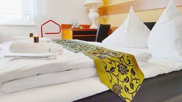 Deluxe Single Room | Minibar, individually decorated, individually furnished, desk