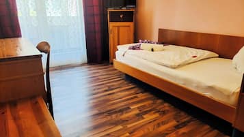 Standard-Einzelzimmer | Minibar, individuell dekoriert, individuell eingerichtet, Schreibtisch