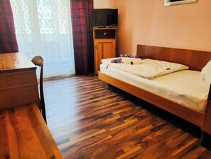 Standard Single Room | Minibar, individually decorated, individually furnished, desk - City Hotel Pforzheim (Pforzheim)