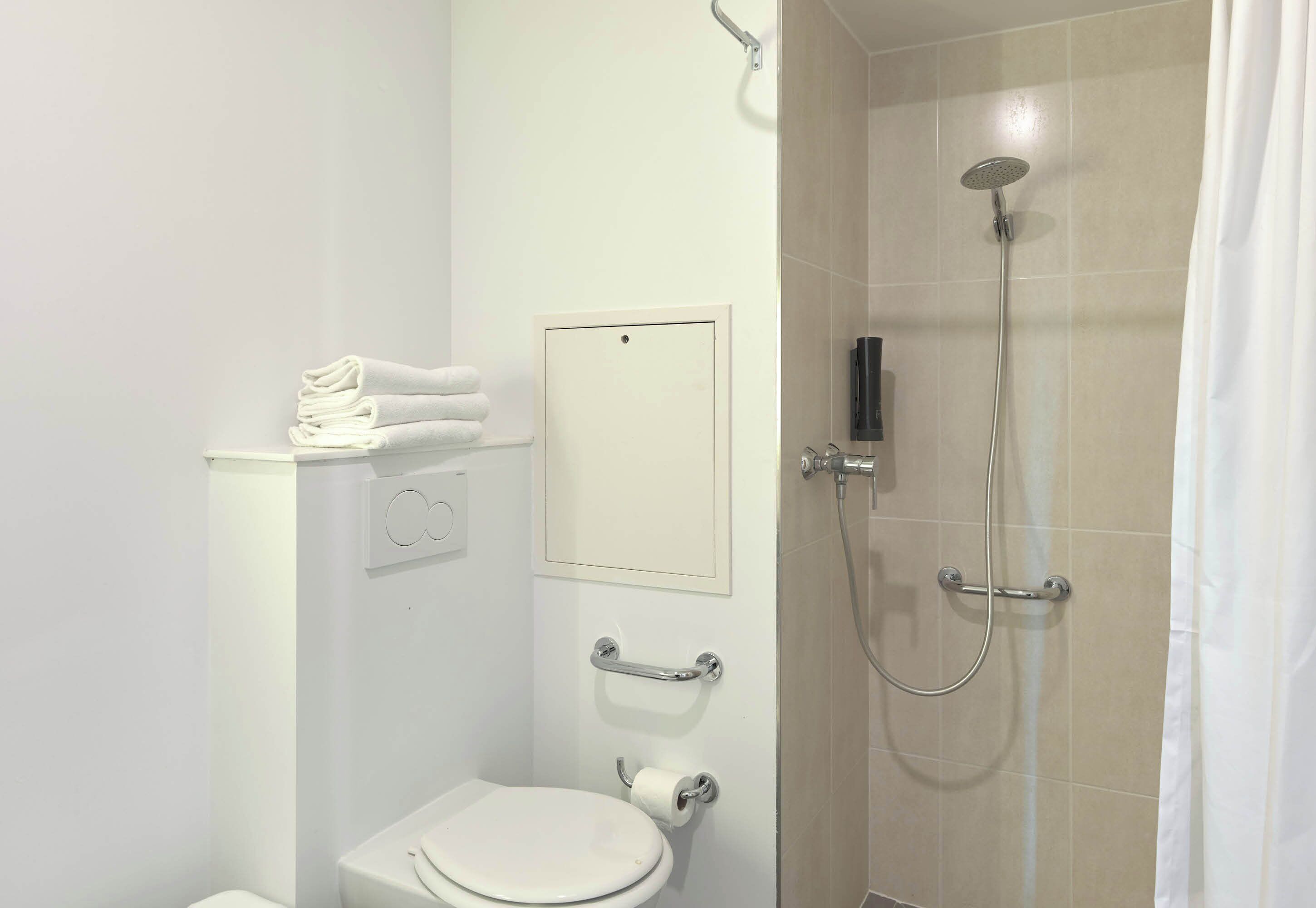 double room, mobility accessible, non smoking | bathroom | shower, towels, soap, toilet paper