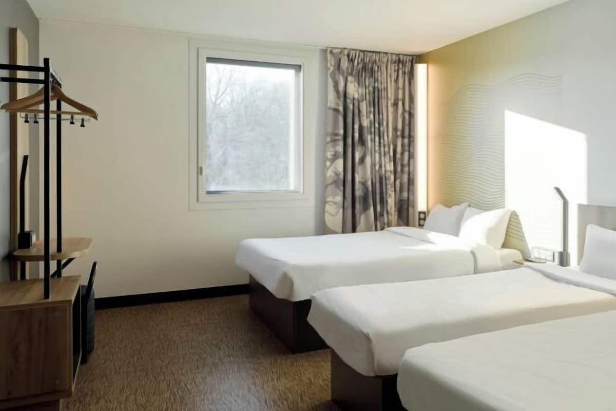 Bureau, chambres insonorisées, Wi-Fi gratuit, draps fournis