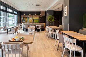 Tägliches Frühstücksbuffet gegen Gebühr