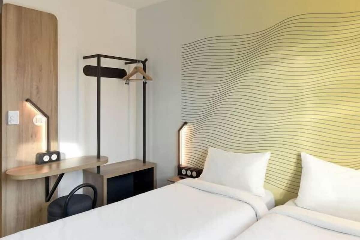 Bureau, chambres insonorisées, Wi-Fi gratuit, draps fournis