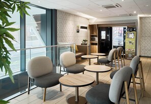 Lobby sitting area - B&B HOTEL Paris Porte de Bagnolet (Bagnolet)