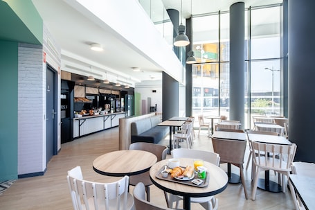 Daily buffet breakfast for a fee. B&B HOTEL Paris Porte de Bagnolet