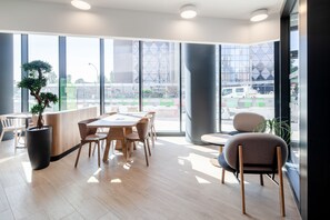 Coin salon dans le hall