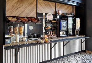 Café da manhã com buffet todos os dias mediante uma taxa