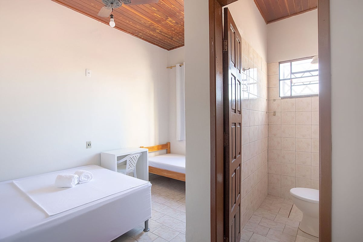 double room | free wifi, bed sheets