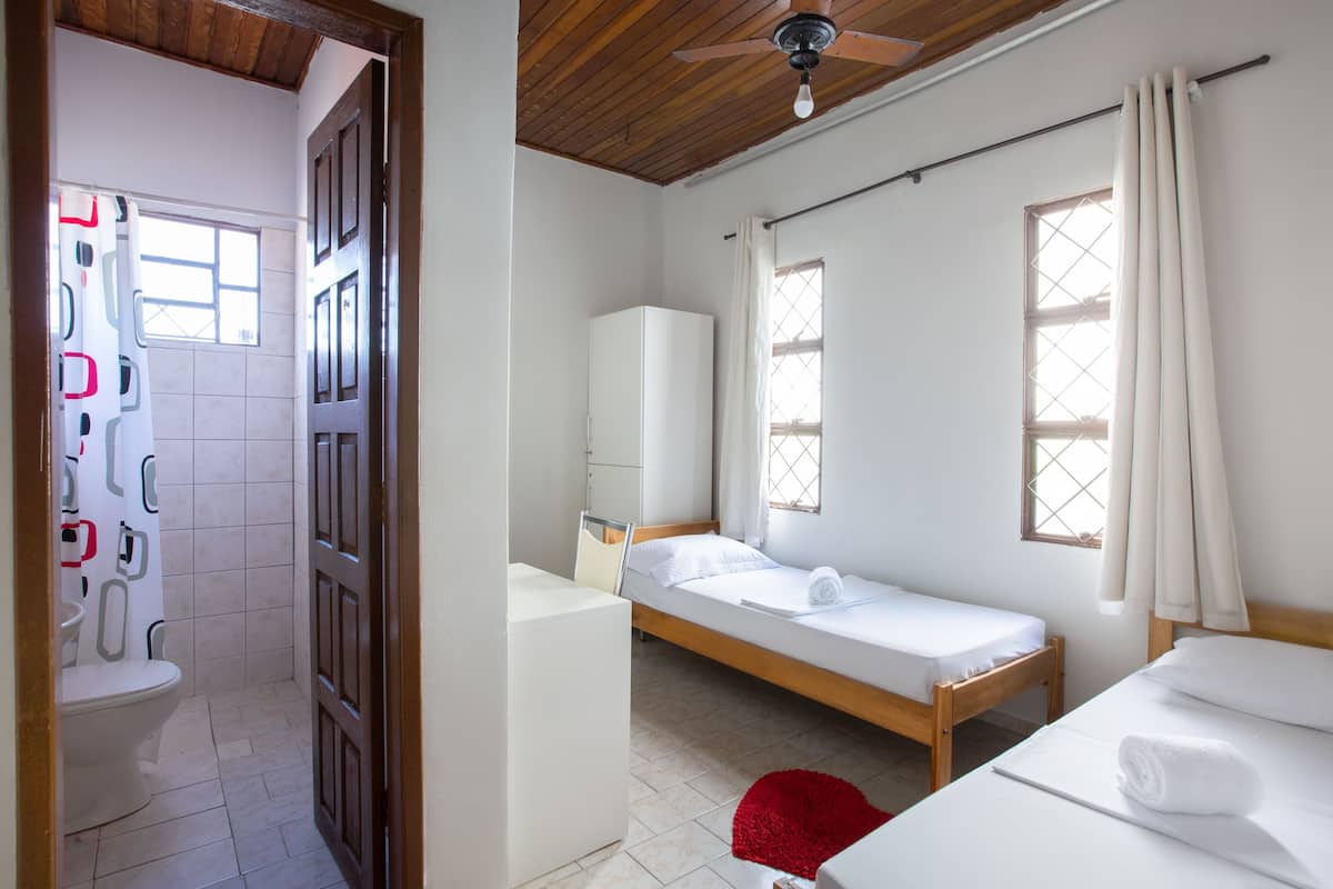 twin room | free wifi, bed sheets