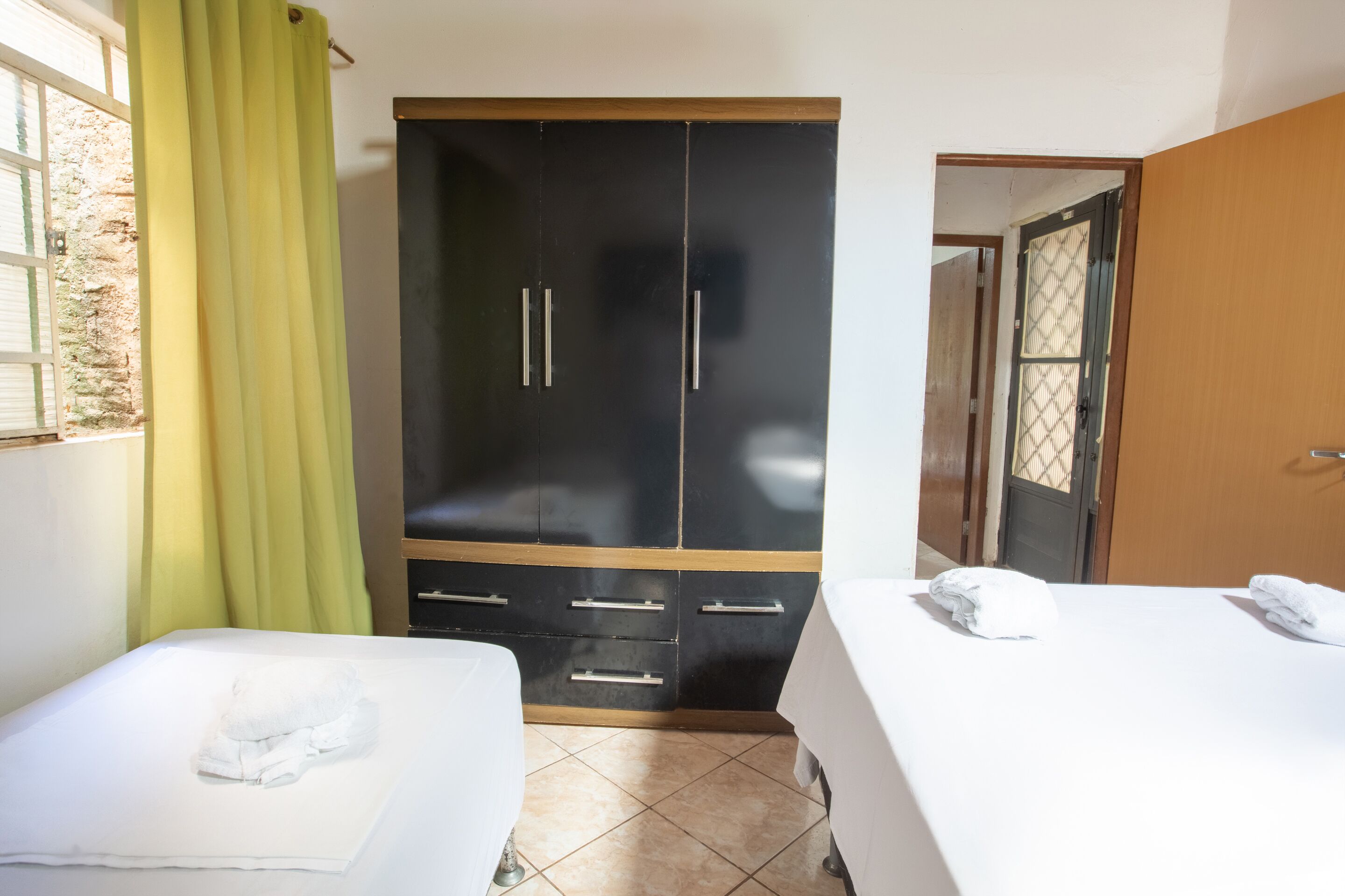 double room | free wifi, bed sheets