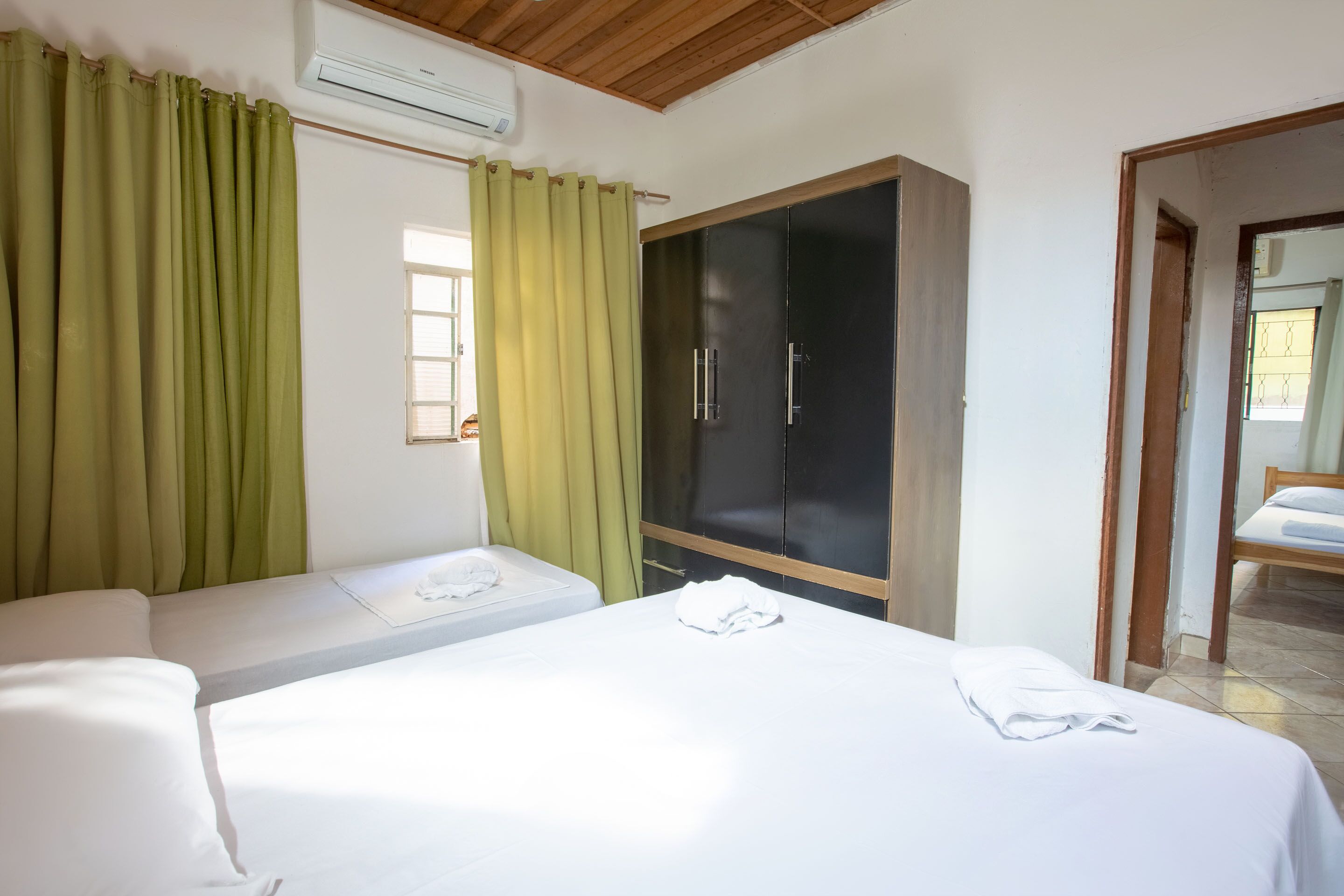 double room | free wifi, bed sheets