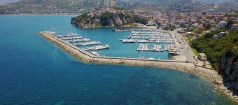 APARTMENT IN VILLA WITH POOL